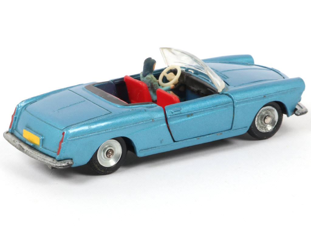 Lot 107 - DINKY TOYS (FRANCE) (1)