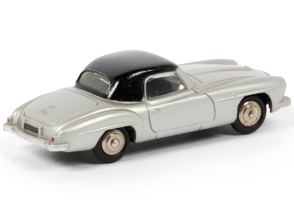 Lot 79 - DINKY TOYS (FRANCE) (1)