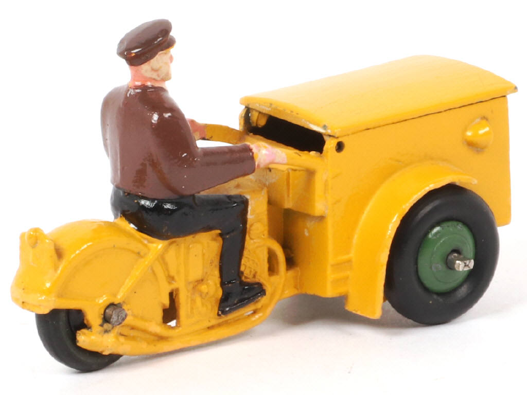 Lot 63 - DINKY TOYS (FRANCE) (1)