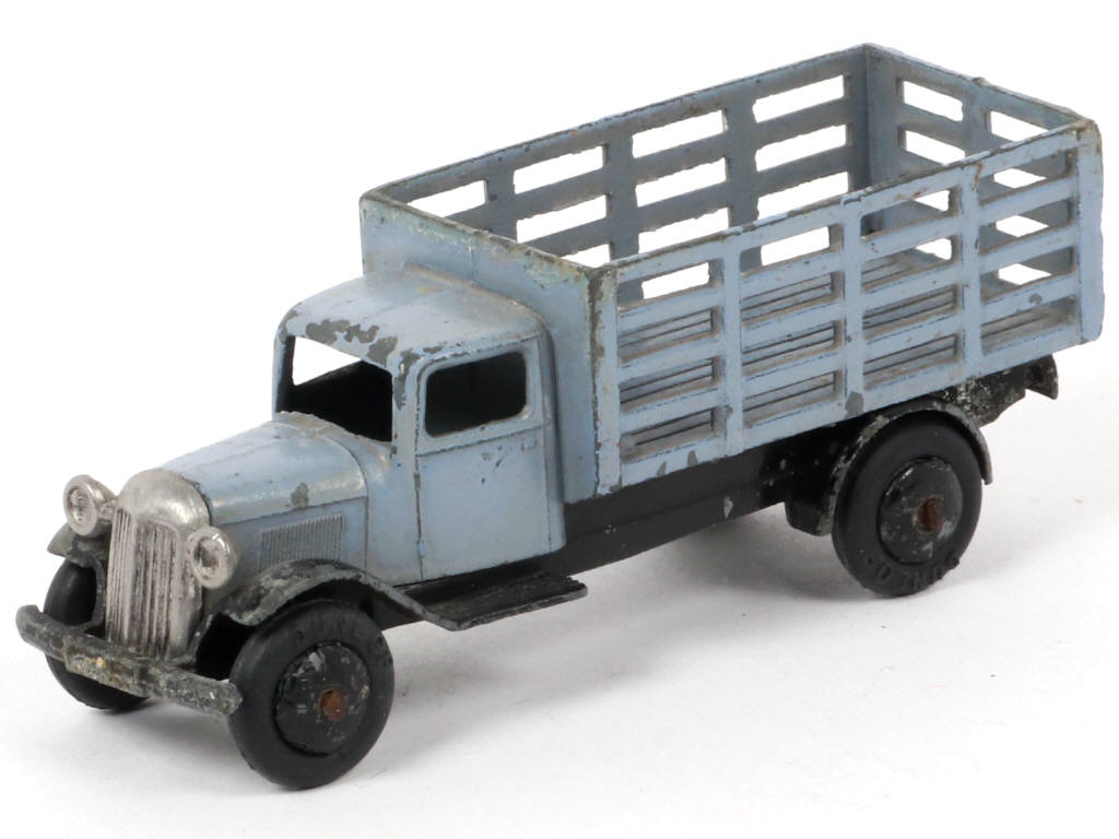 Lot 181 - DINKY TOYS (FRANCE) (1)