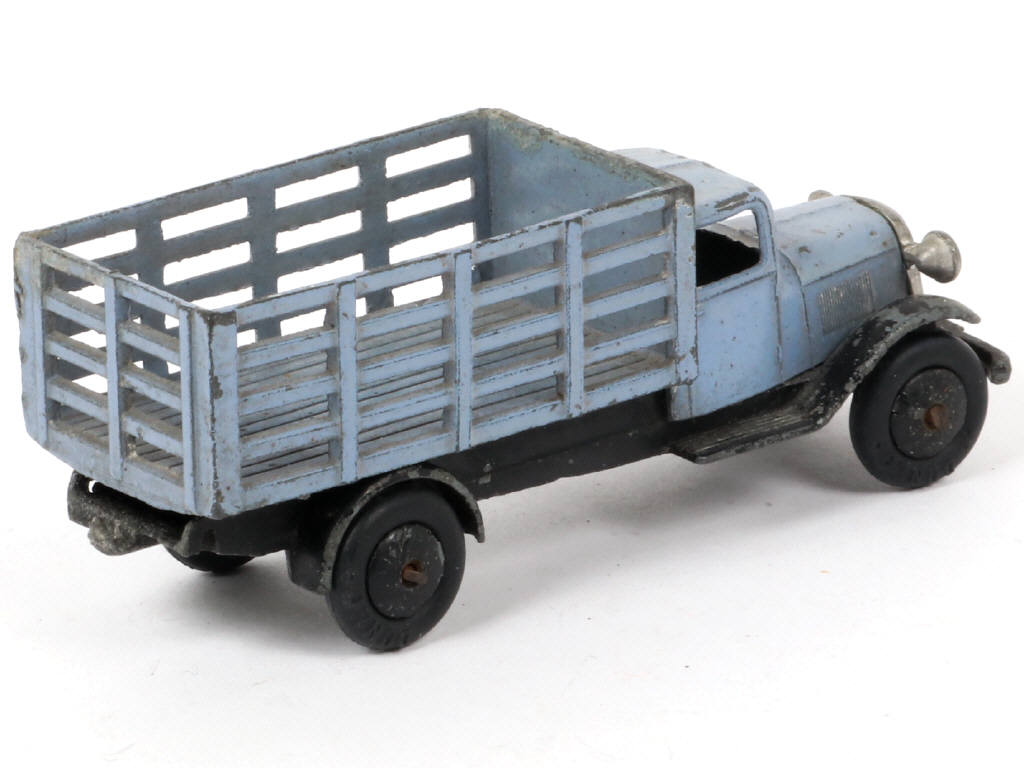 Lot 181 - DINKY TOYS (FRANCE) (1)