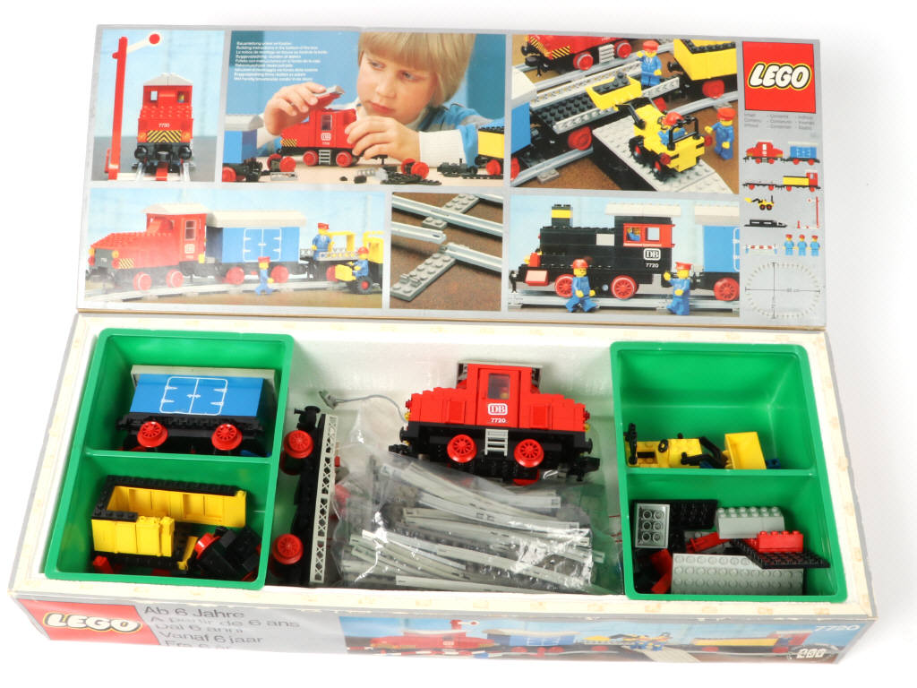 Lot 31 - LEGO (DANEMARK) (2)