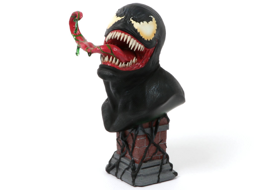 Lot 131 - DIAMOND SELECT TOYS (USA) (1)