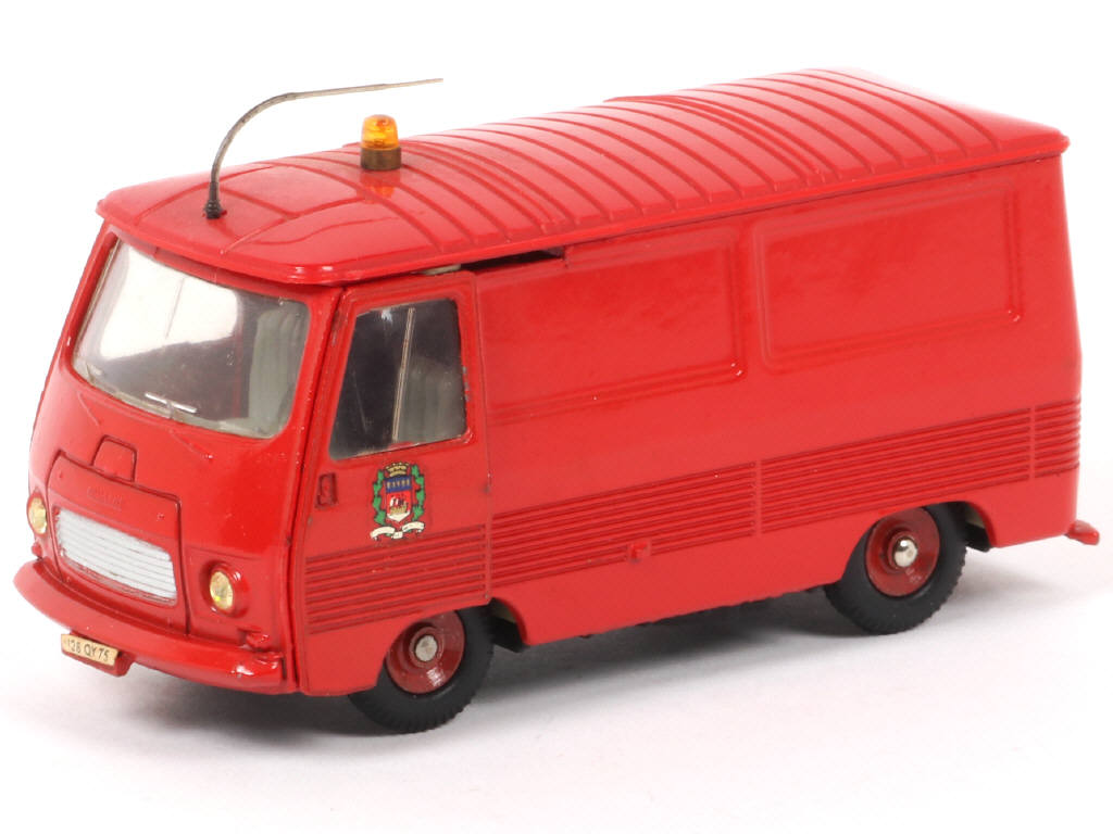Lot 318 - DINKY TOYS (FRANCE) (1)