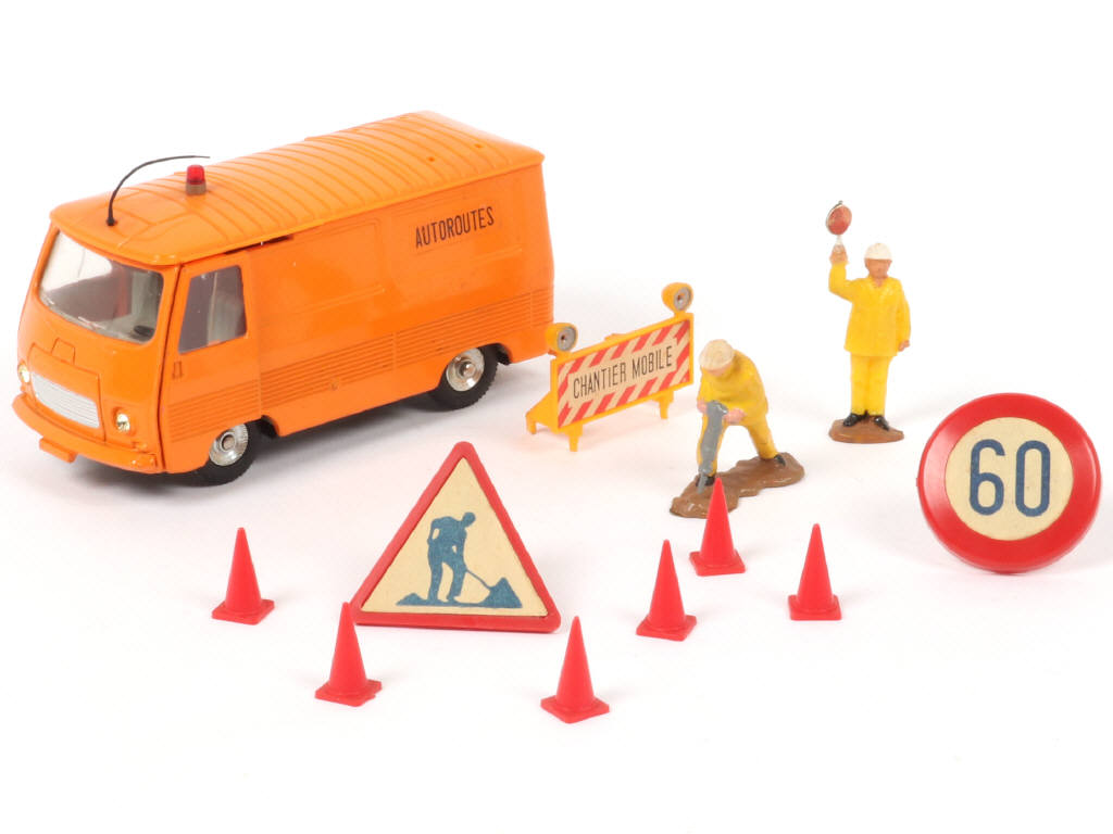 Lot 319 - DINKY TOYS (FRANCE) (1)