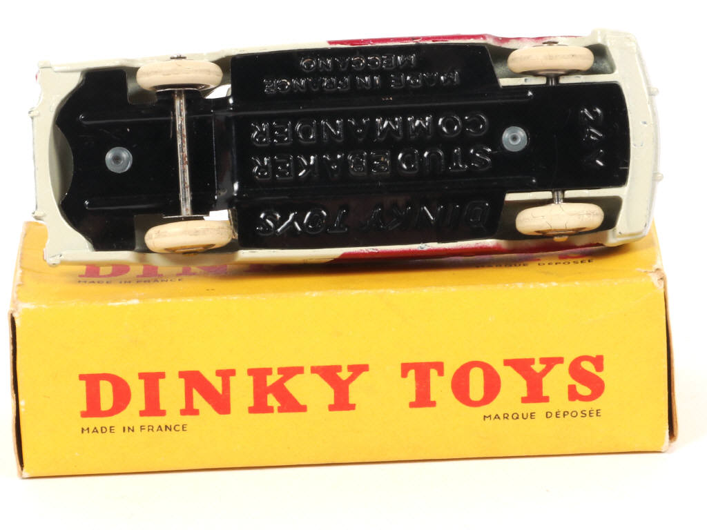 Lot 229 - DINKY TOYS (FRANCE) (1)