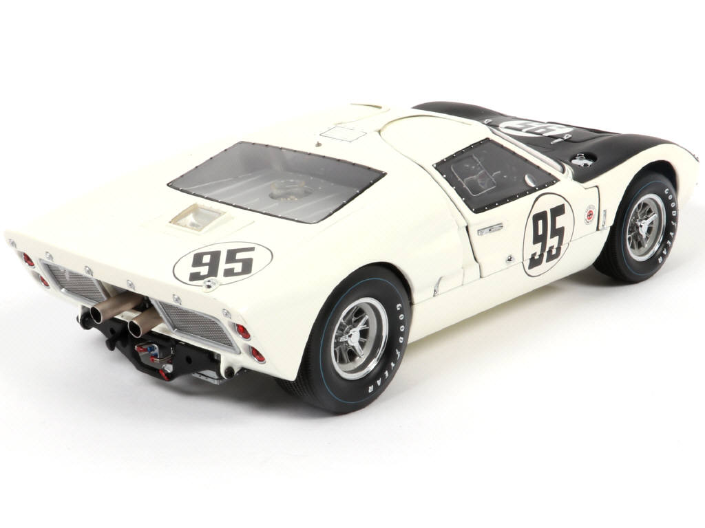 Lot 129 - EXOTO (USA) (1)