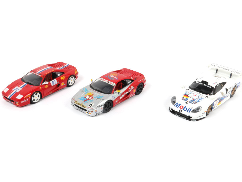 Lot 34 - UT MODELS (CHINE) (3)