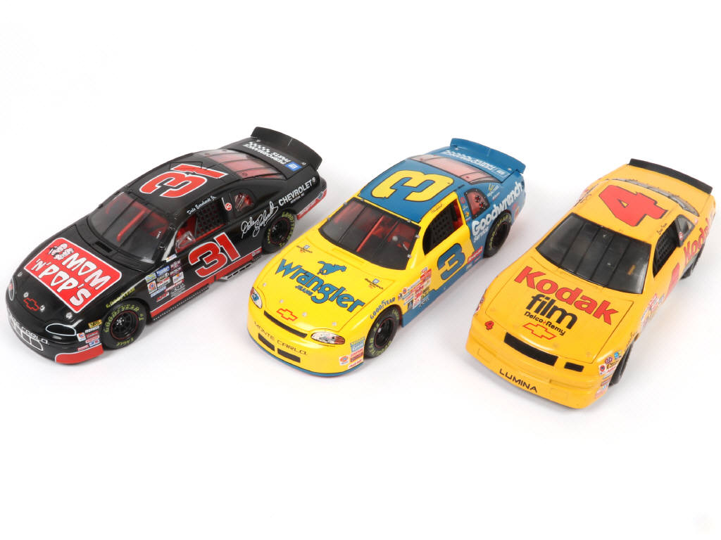 Lot 41 - DIVERS (3)