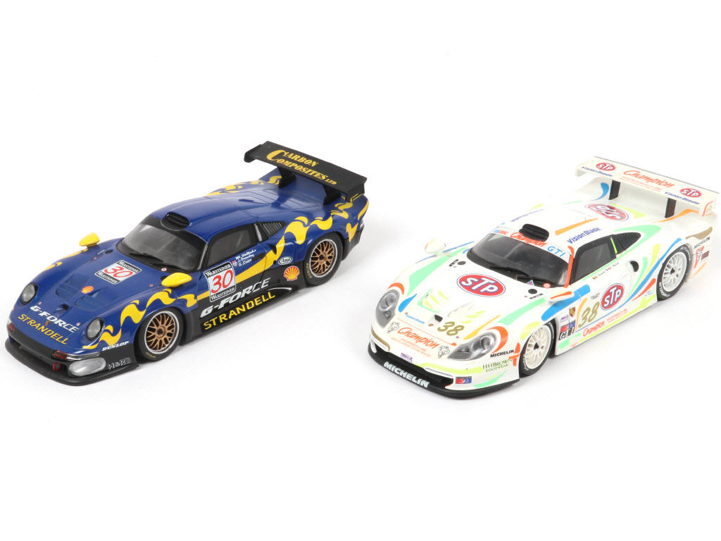 Lot 8 - UT MODELS (CHINE) (2)