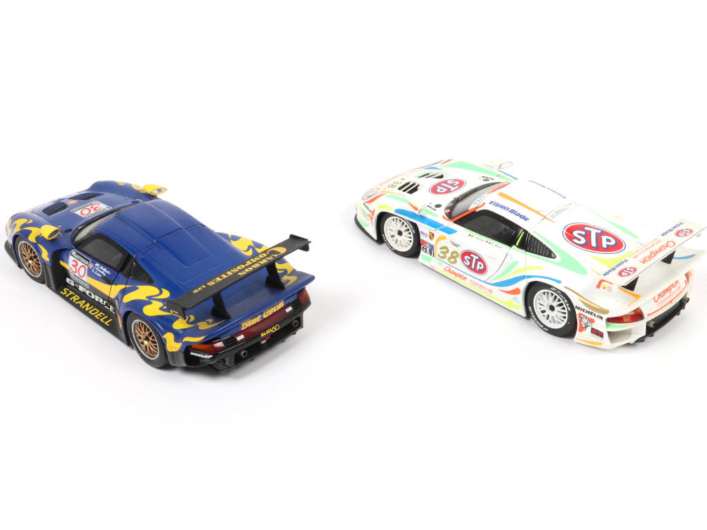 Lot 8 - UT MODELS (CHINE) (2)
