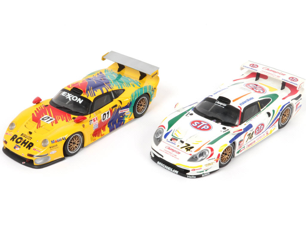 Lot 6 - UT MODELS (CHINE) (2)