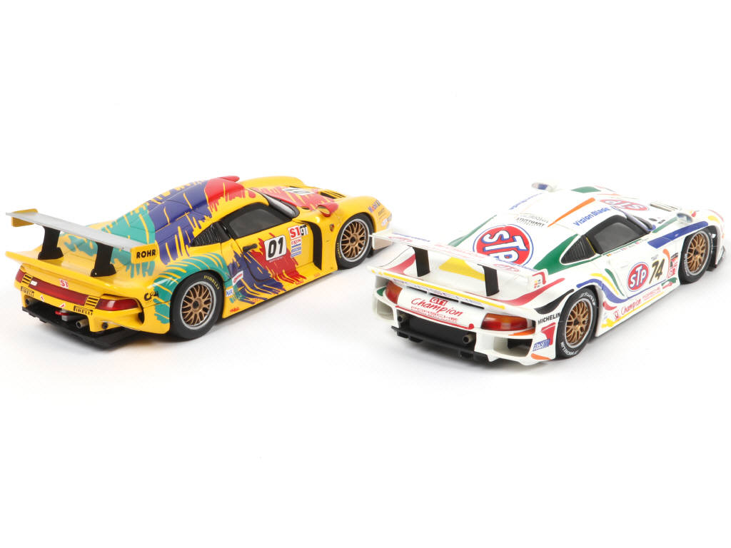 Lot 6 - UT MODELS (CHINE) (2)
