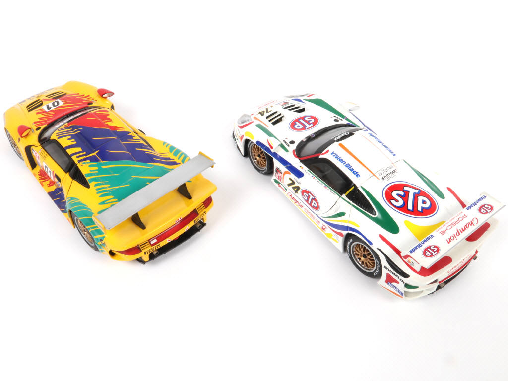 Lot 6 - UT MODELS (CHINE) (2)