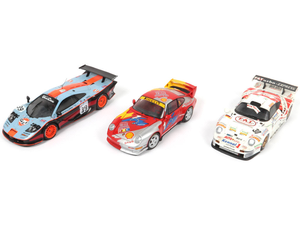 Lot 33 - UT MODELS (CHINE) (3)