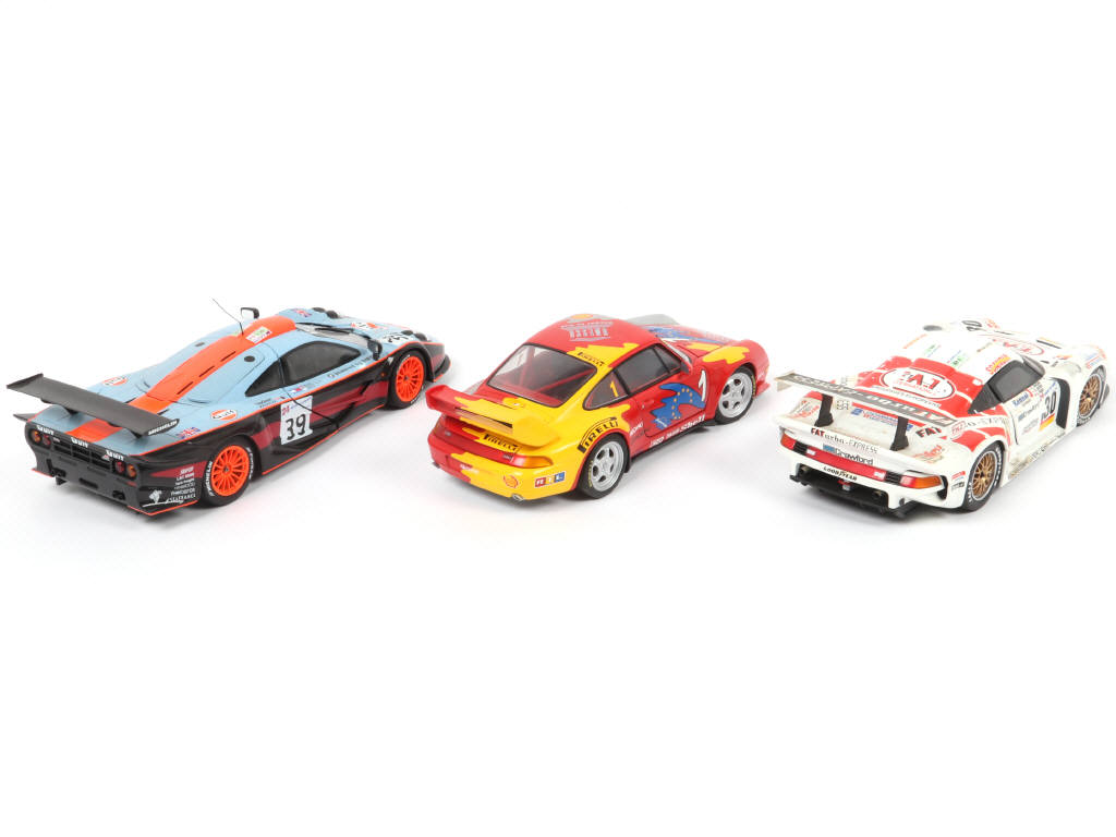 Lot 33 - UT MODELS (CHINE) (3)