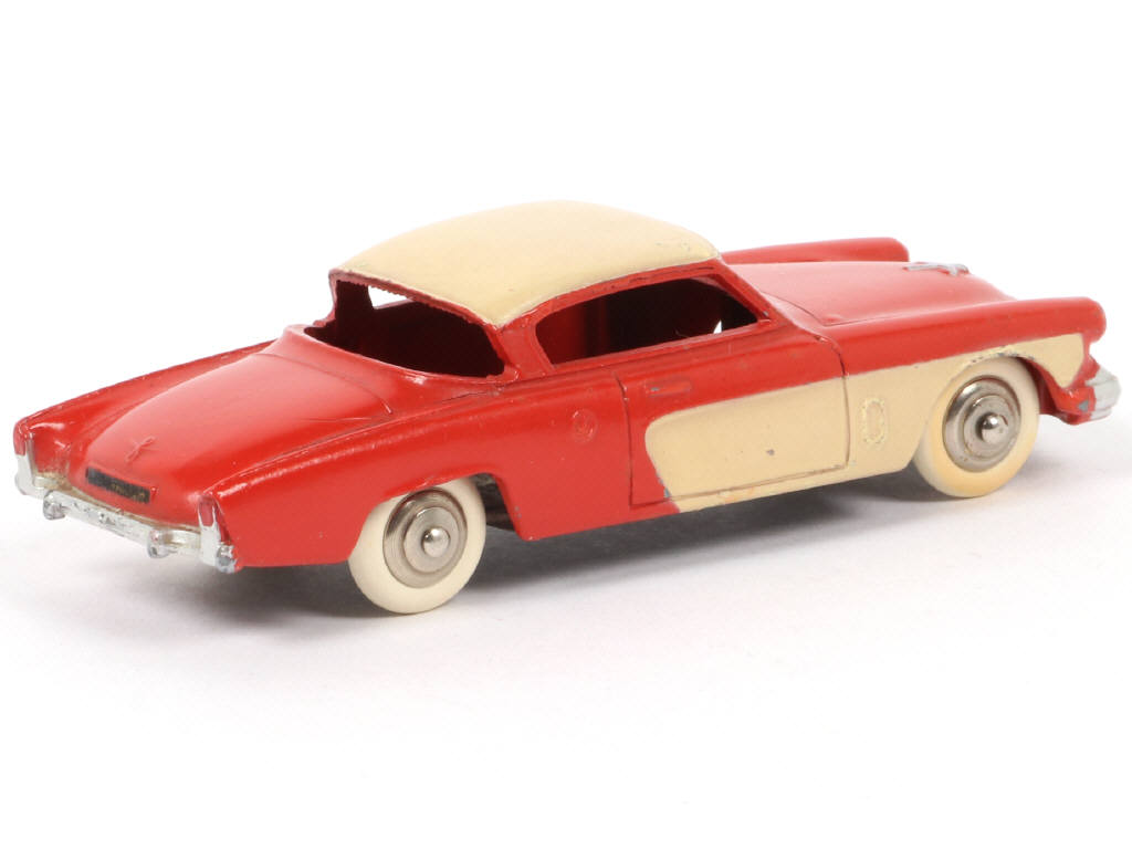 Lot 131 - DINKY TOYS (FRANCE) (1)