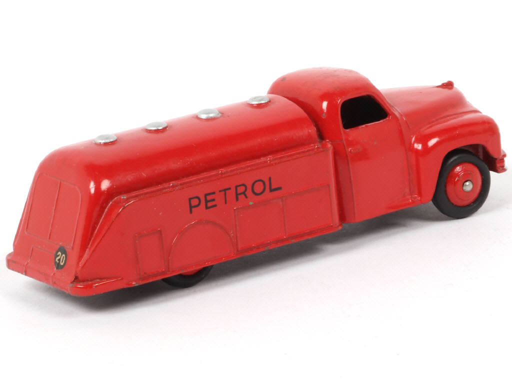 Lot 69 - DINKY TOYS (GB) (1)