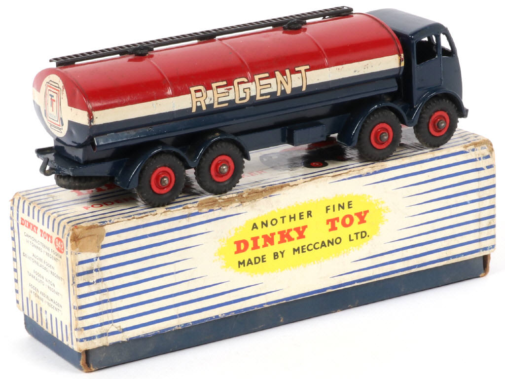 Lot 105 - DINKY TOYS (GB) (1)