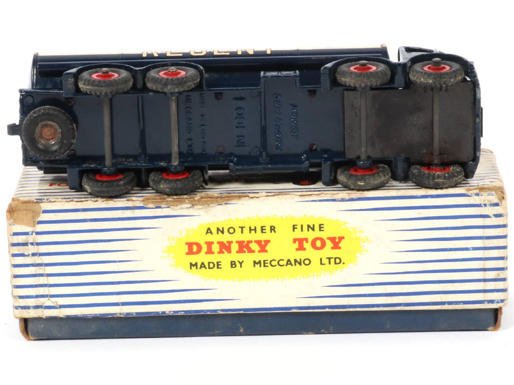 Lot 105 - DINKY TOYS (GB) (1)