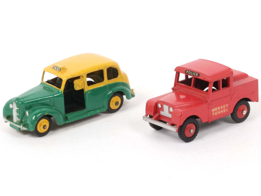 Lot 119 - DINKY TOYS (GB) (2)