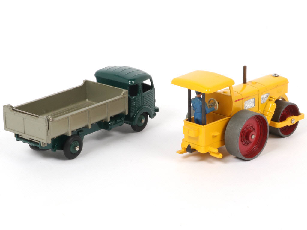 Lot 207 - DINKY TOYS (FRANCE) (2)