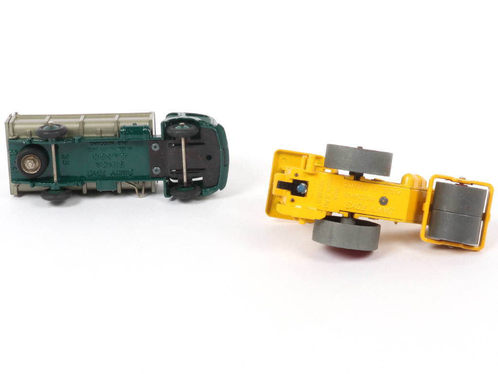Lot 207 - DINKY TOYS (FRANCE) (2)