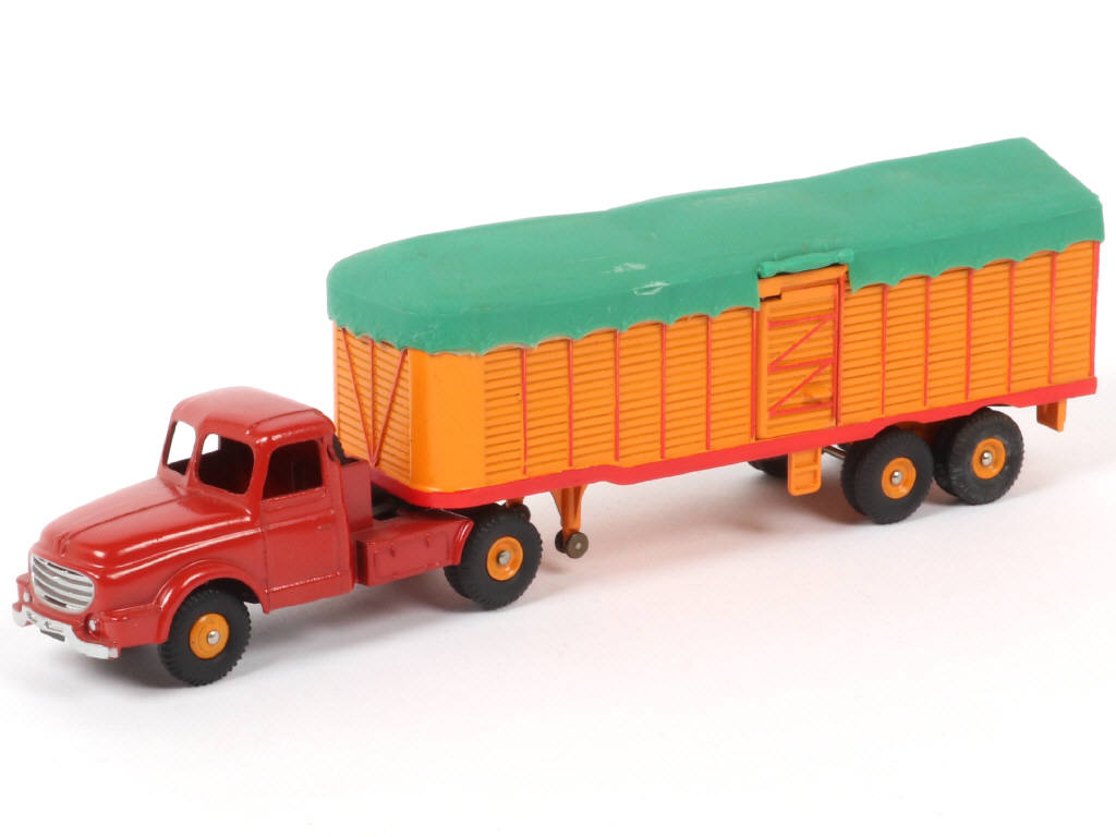 Lot 137 - DINKY TOYS (FRANCE) (1)