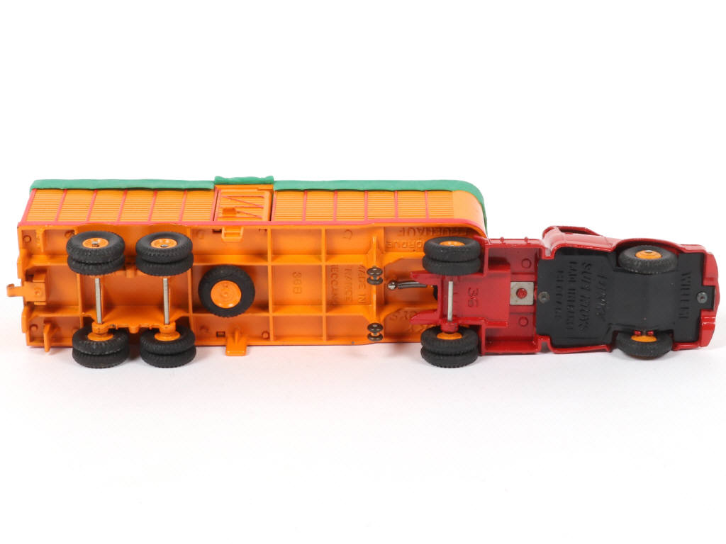 Lot 137 - DINKY TOYS (FRANCE) (1)