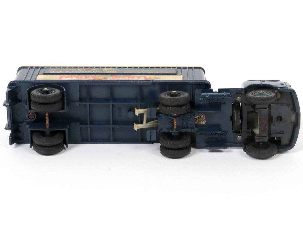 Lot 140 - DINKY TOYS (FRANCE) (1)