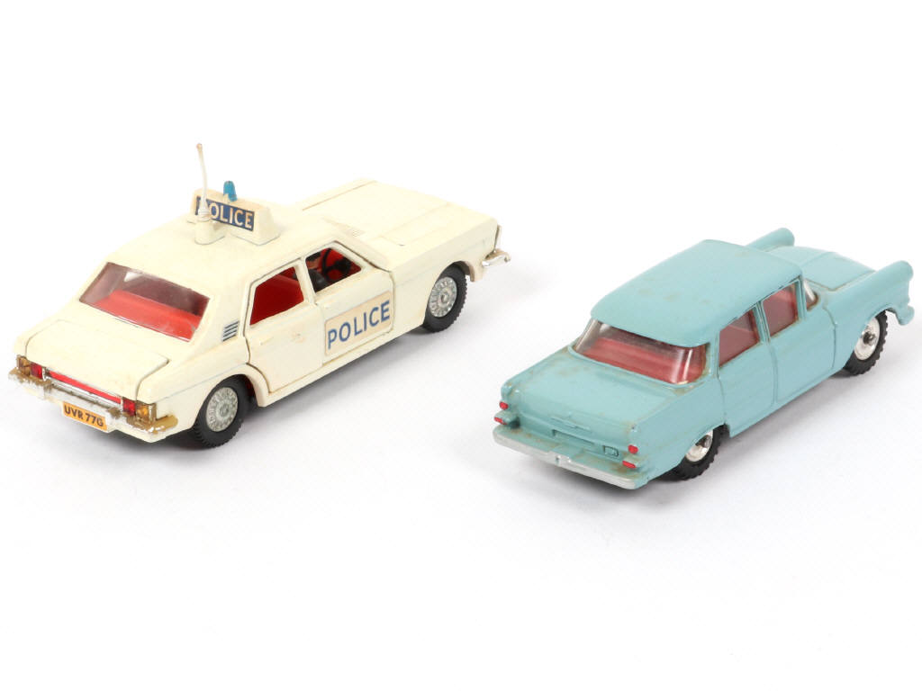 Lot 117 - DINKY TOYS (GB) (2)