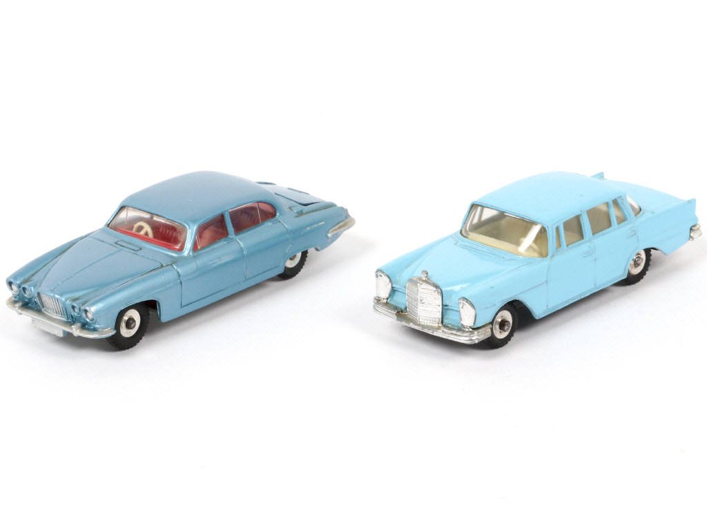 Lot 114 - DINKY TOYS (GB) (2)