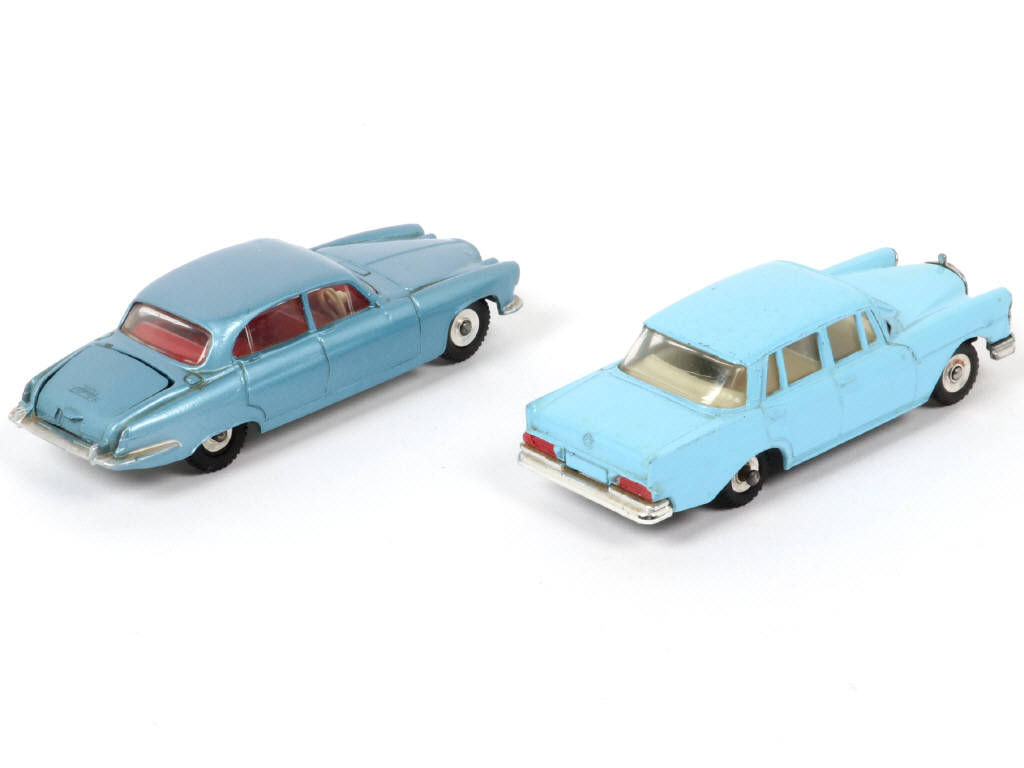 Lot 114 - DINKY TOYS (GB) (2)