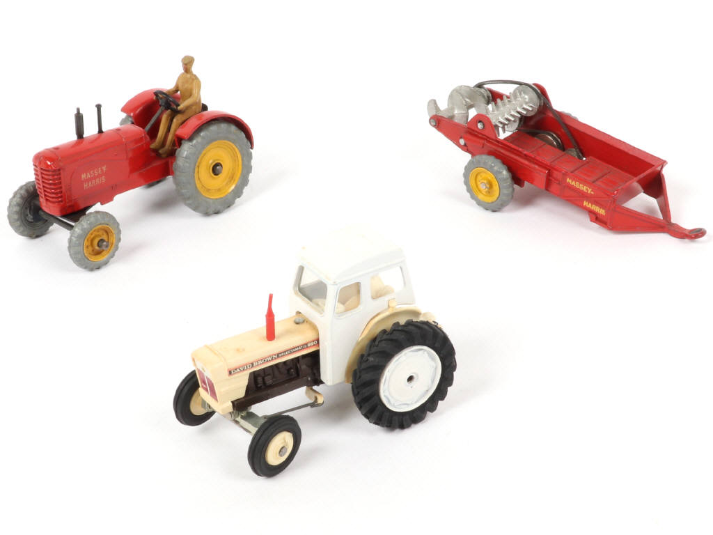 Lot 125 - DINKY TOYS (GB) (3)