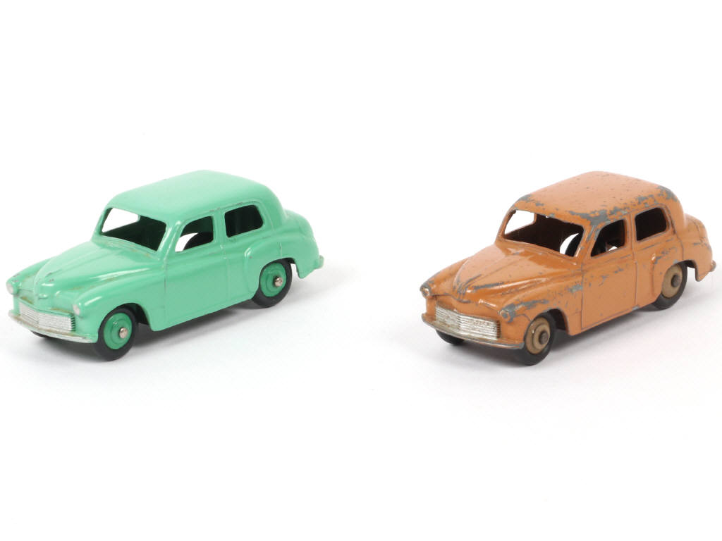 Lot 121 - DINKY TOYS (GB) (2)