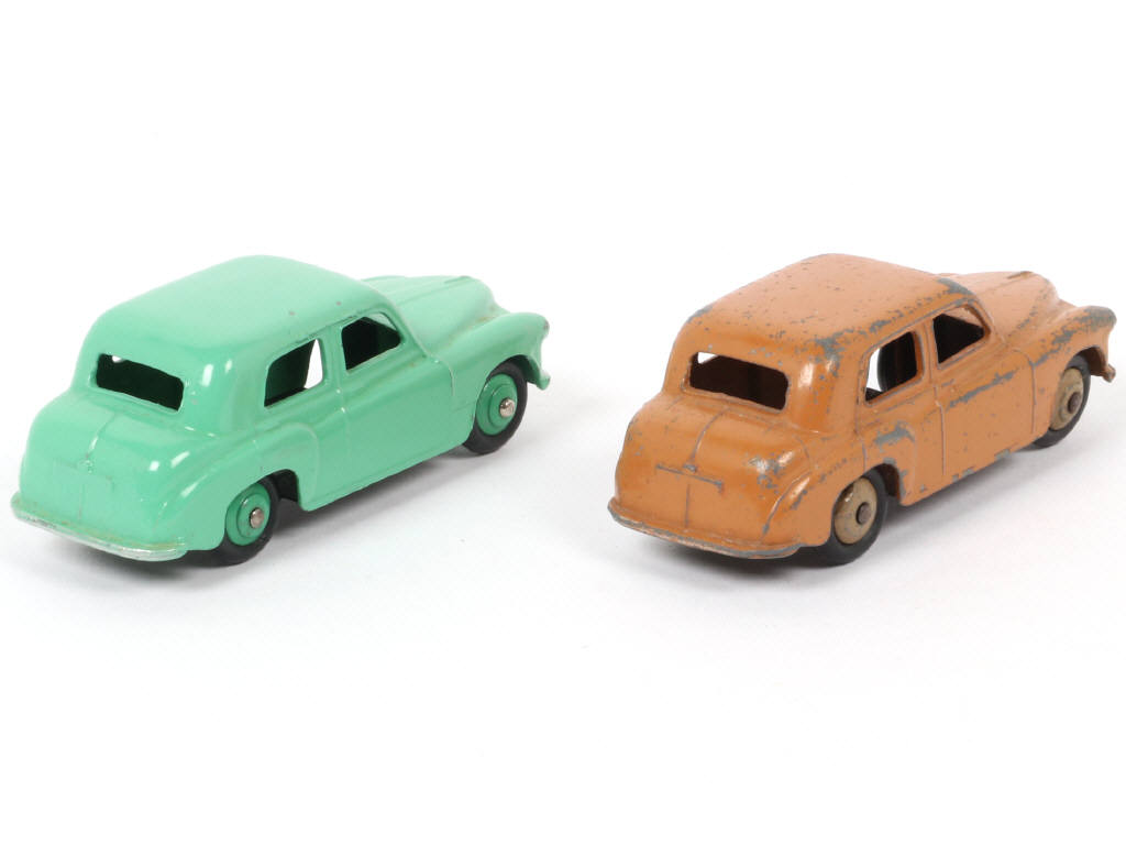 Lot 121 - DINKY TOYS (GB) (2)