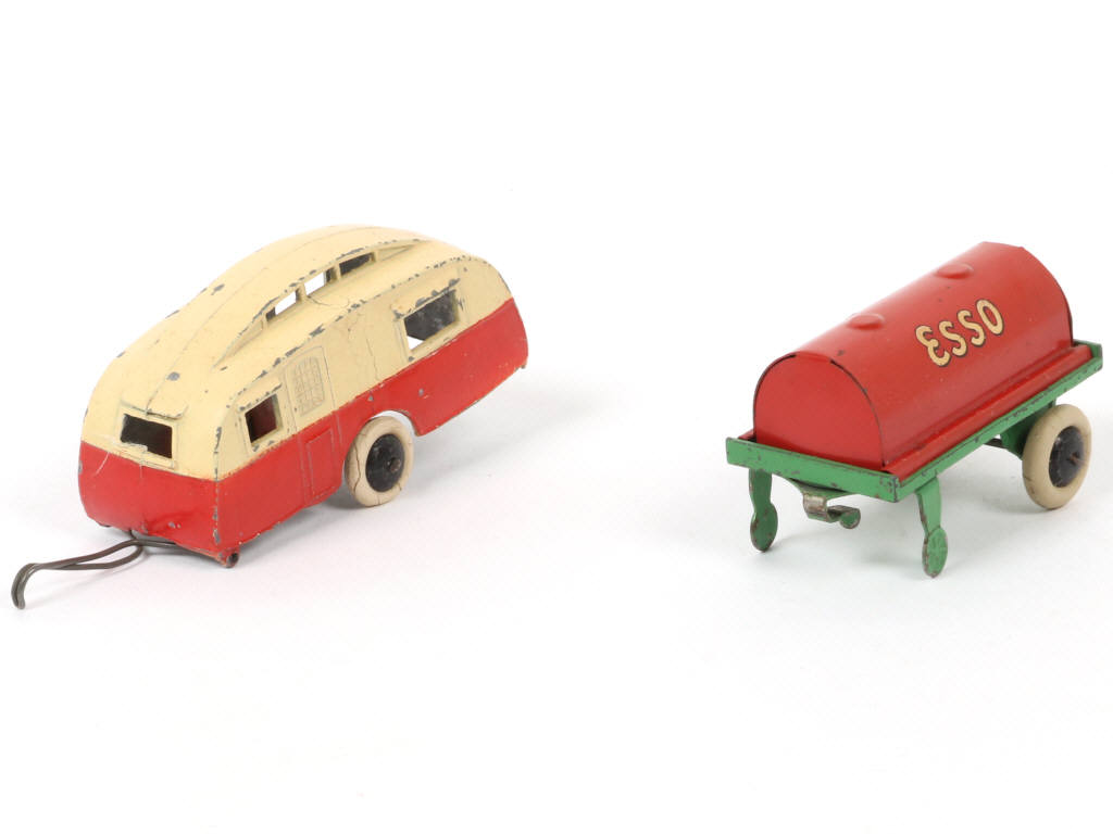 Lot 120 - DINKY TOYS (GB) (2)