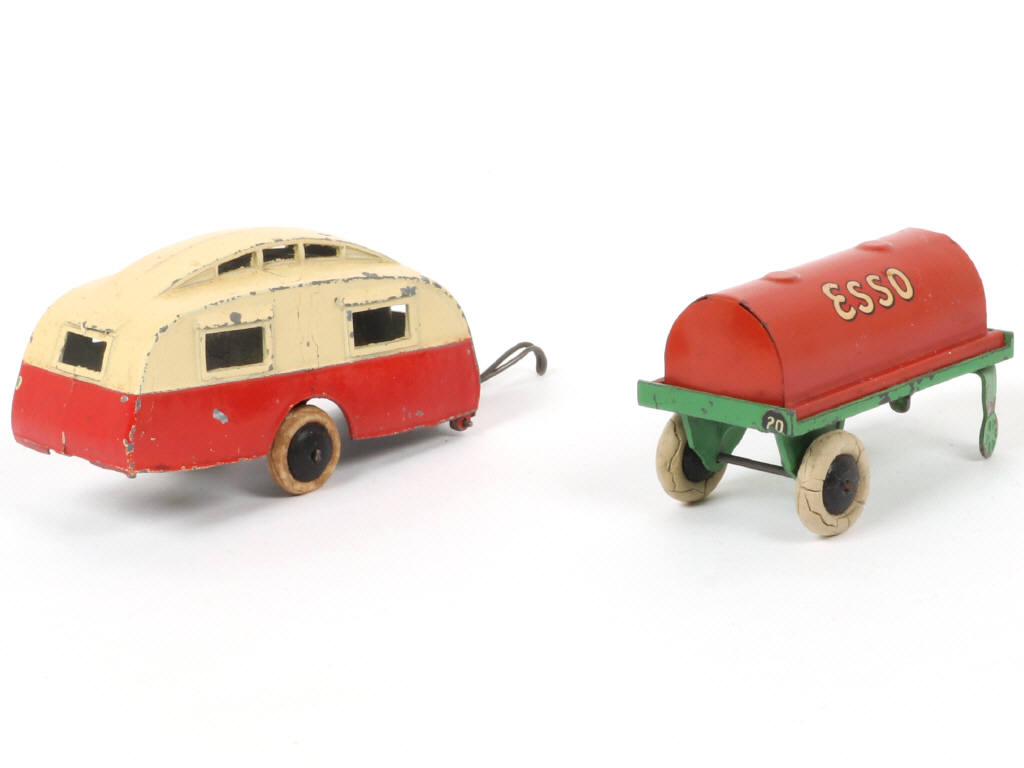 Lot 120 - DINKY TOYS (GB) (2)