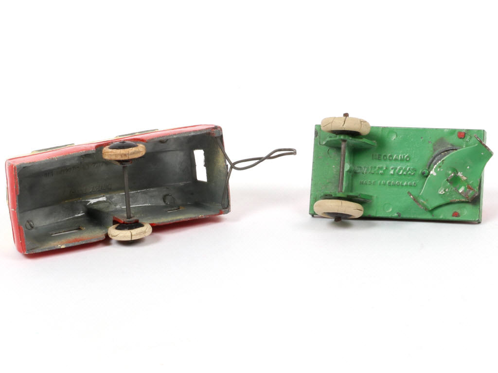 Lot 120 - DINKY TOYS (GB) (2)