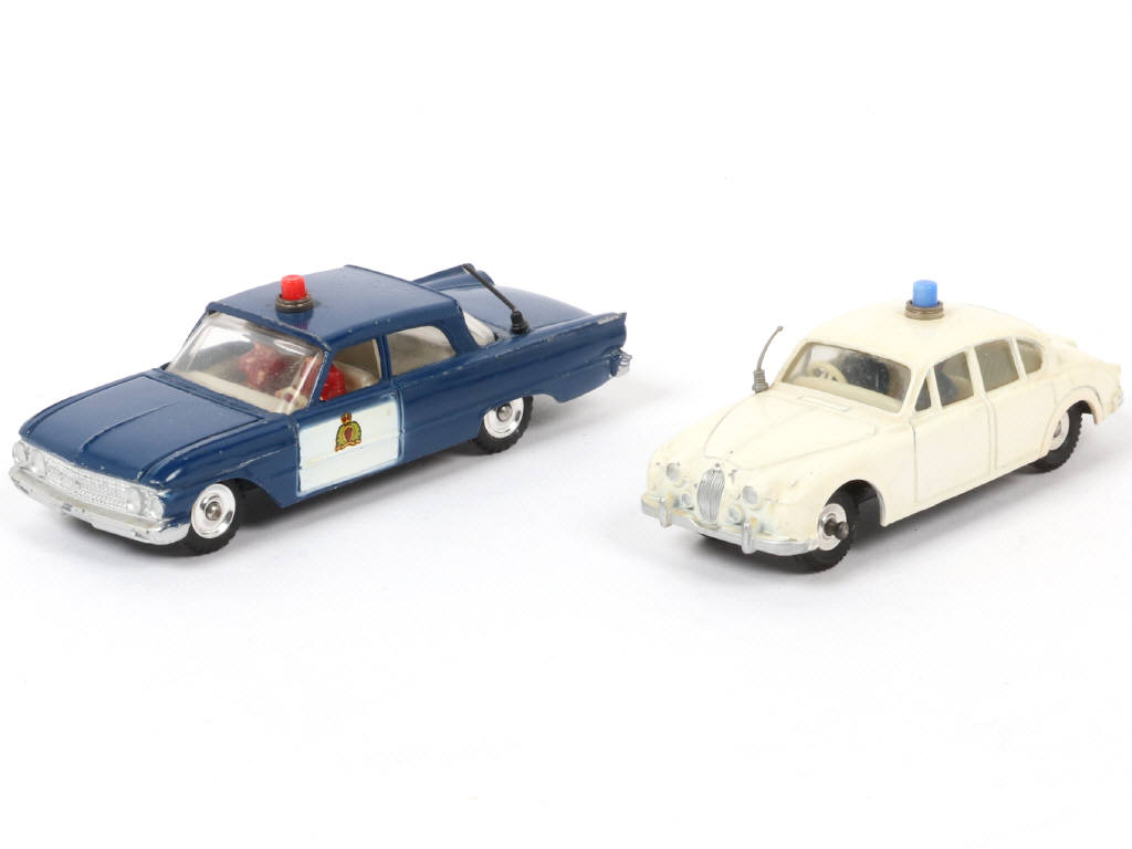 Lot 116 - DINKY TOYS (GB) (2)