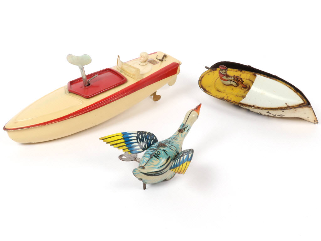 Lot 6 - DIVERS (3)
