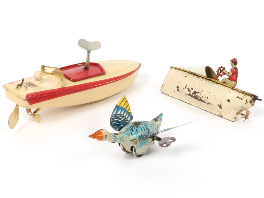 Lot 6 - DIVERS (3)