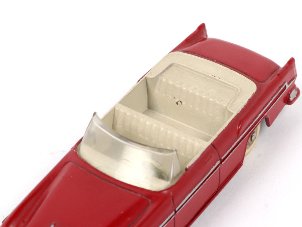 Lot 143 - DINKY TOYS (FRANCE) (1)