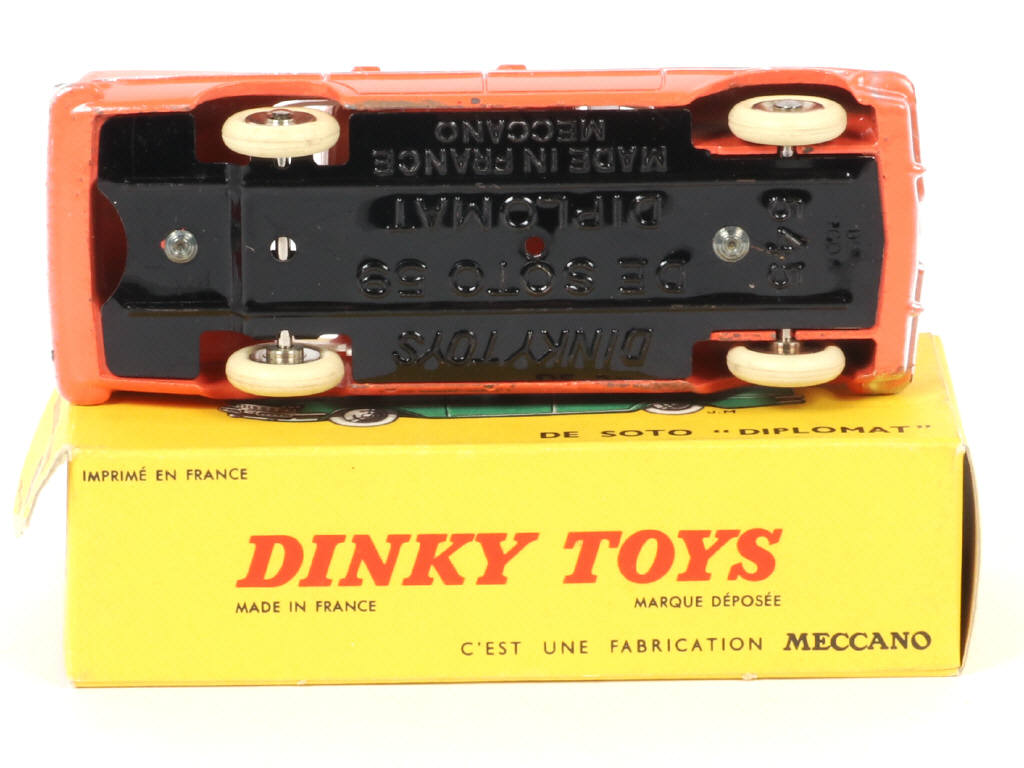 Lot 185 - DINKY TOYS (FRANCE) (1)