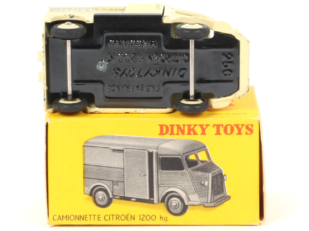 Lot 196 - DINKY TOYS (FRANCE) (1)