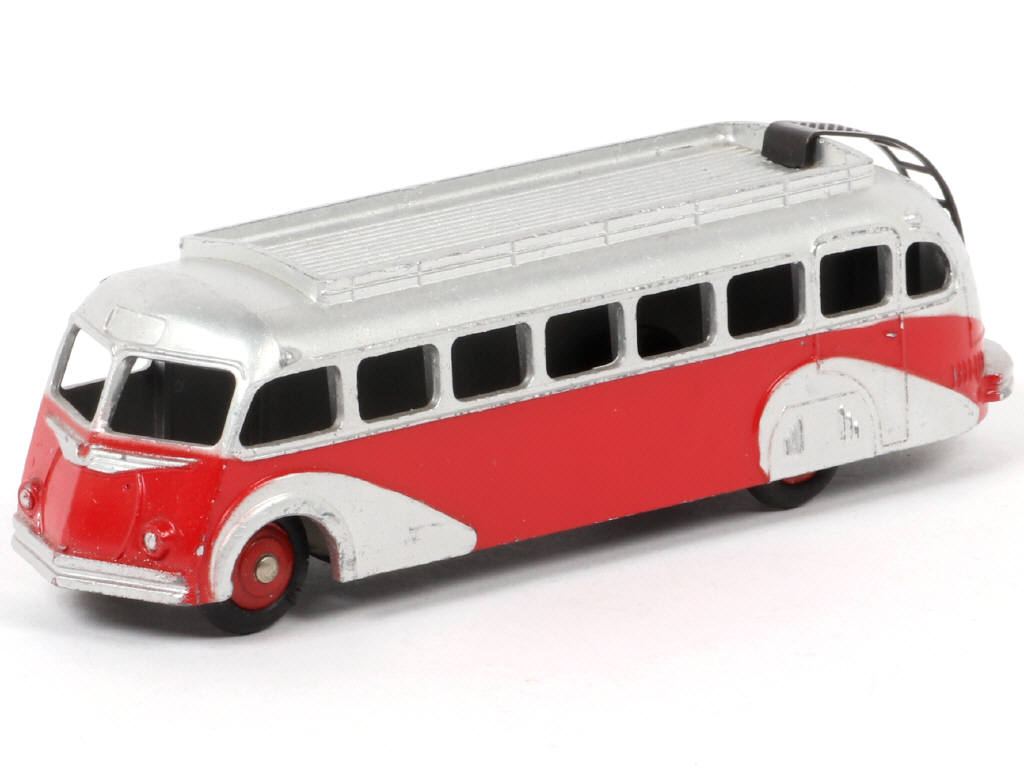 Lot 135 - DINKY TOYS (FRANCE) (1)