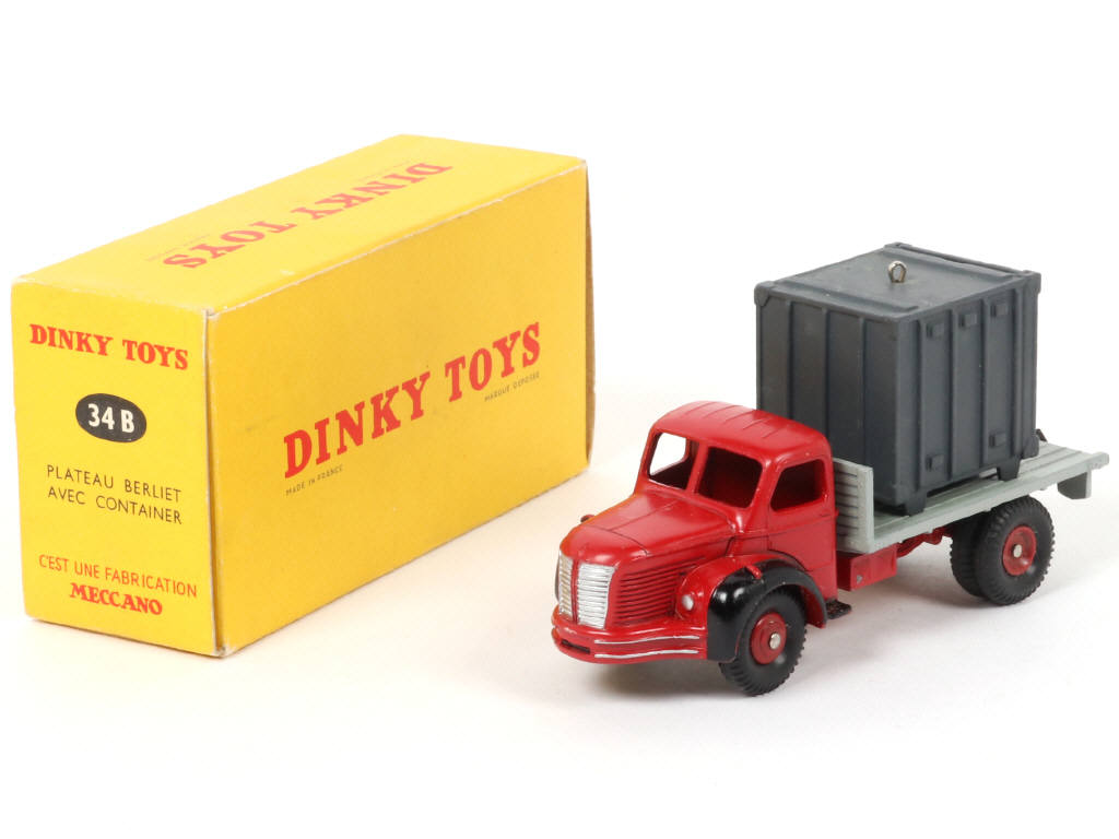 Lot 197 - DINKY TOYS (FRANCE) (1)