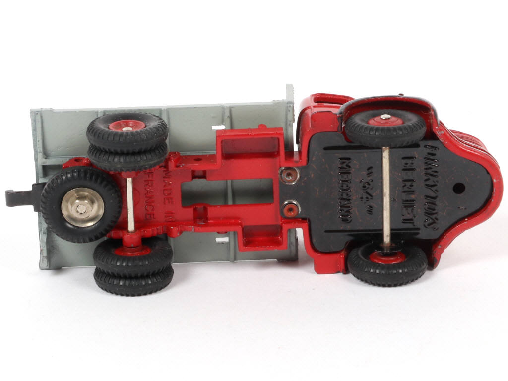 Lot 197 - DINKY TOYS (FRANCE) (1)