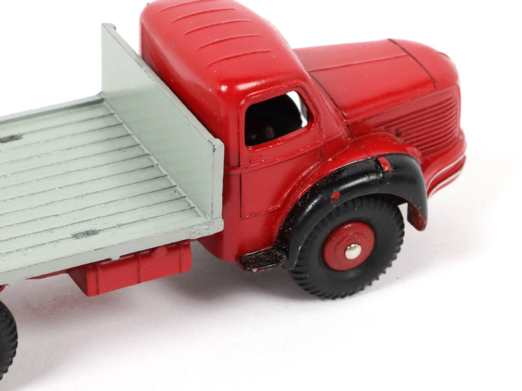 Lot 197 - DINKY TOYS (FRANCE) (1)