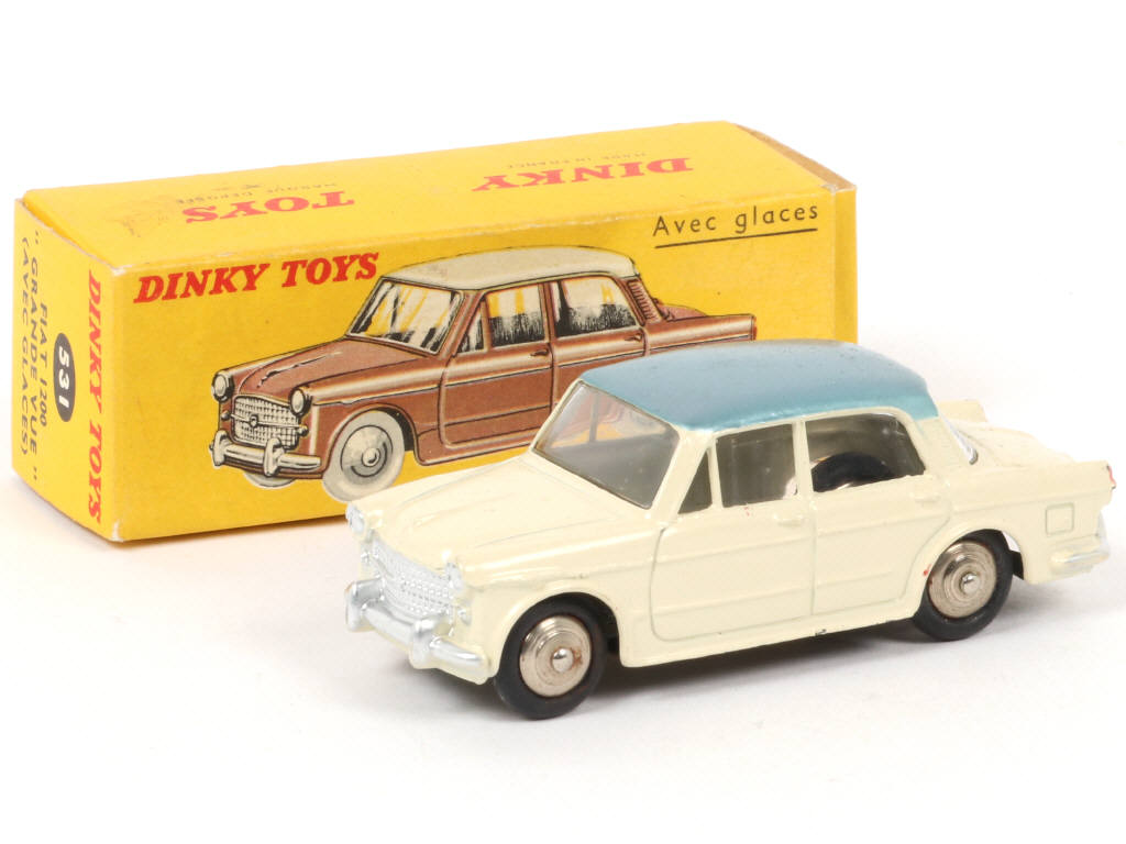 Lot 176 - DINKY TOYS (FRANCE) (1)